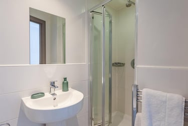 1 bed studio, St Peters Road, City Centre, Bournemouth, BH12NT - Image 2